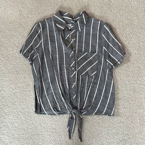 Short sleeve button up